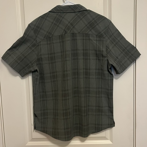 GERRY Olive Green Outdoor Active Short Sleeve Button- down  Shirt Men’s Medium - Picture 6 of 8